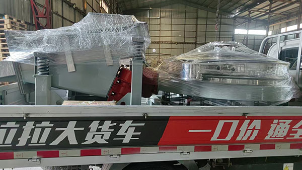 客戶訂制直線振動(dòng)篩直排篩發(fā)貨