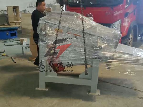 客戶定制振動(dòng)給料機(jī)發(fā)貨