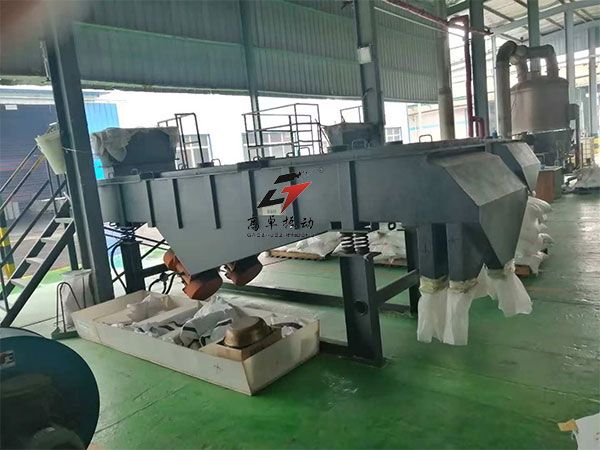 某生物制品企業(yè)樹(shù)脂球直線(xiàn)篩使用現(xiàn)場(chǎng)
